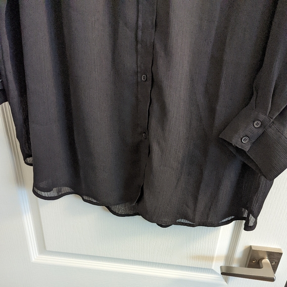 ❌SOLD❌ H&M Crinkled Blouse - Picture 3 of 5